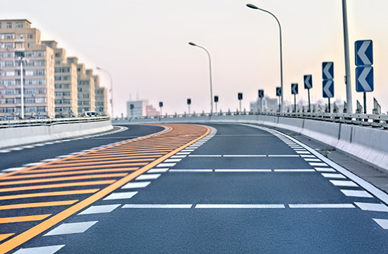 What should be noted about solar street light batteries in winter?